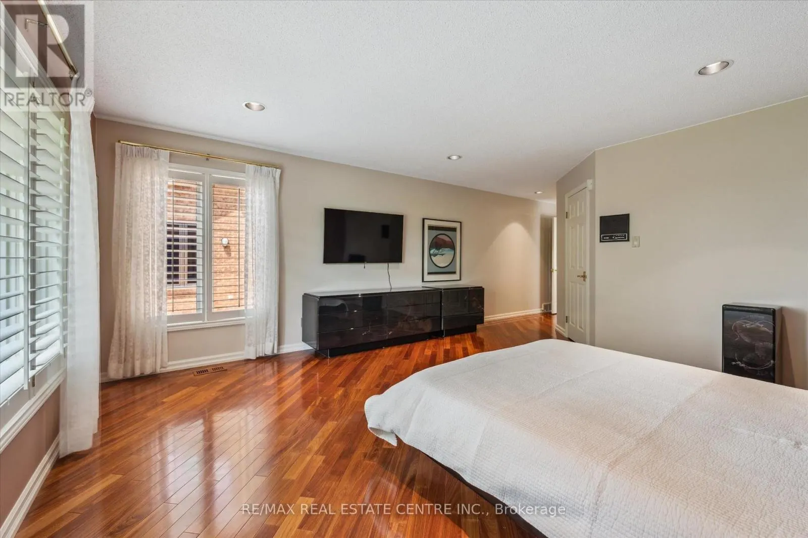 211 EDGEHILL DRIVE