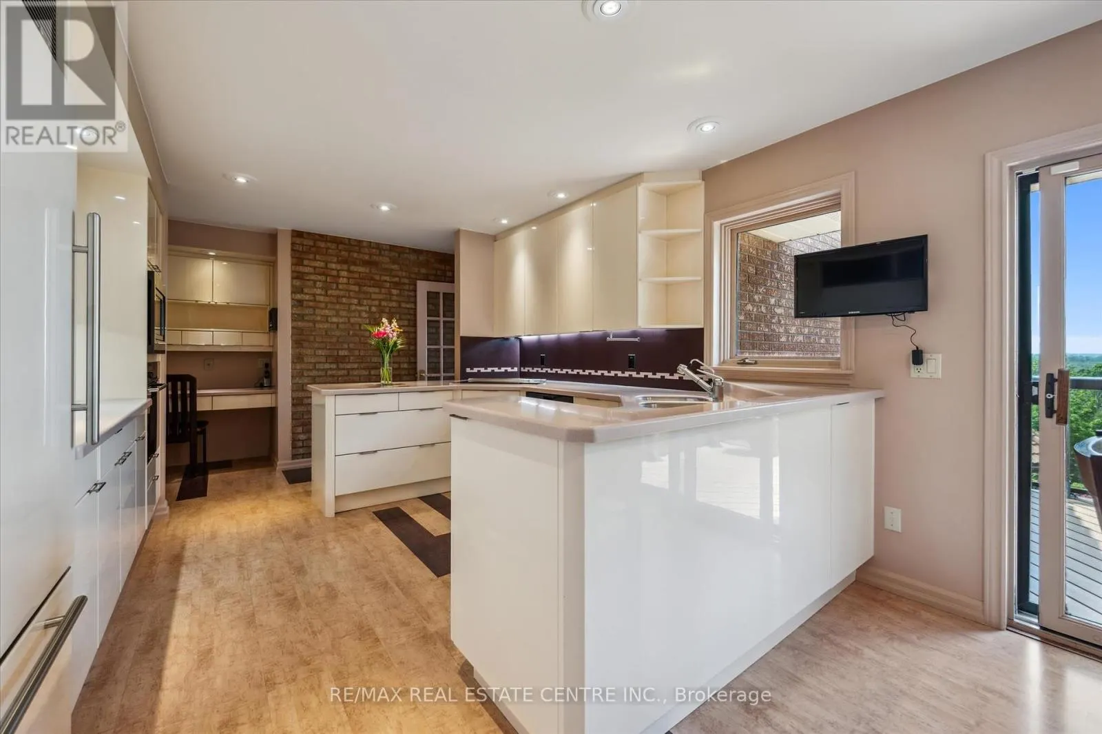 211 EDGEHILL DRIVE