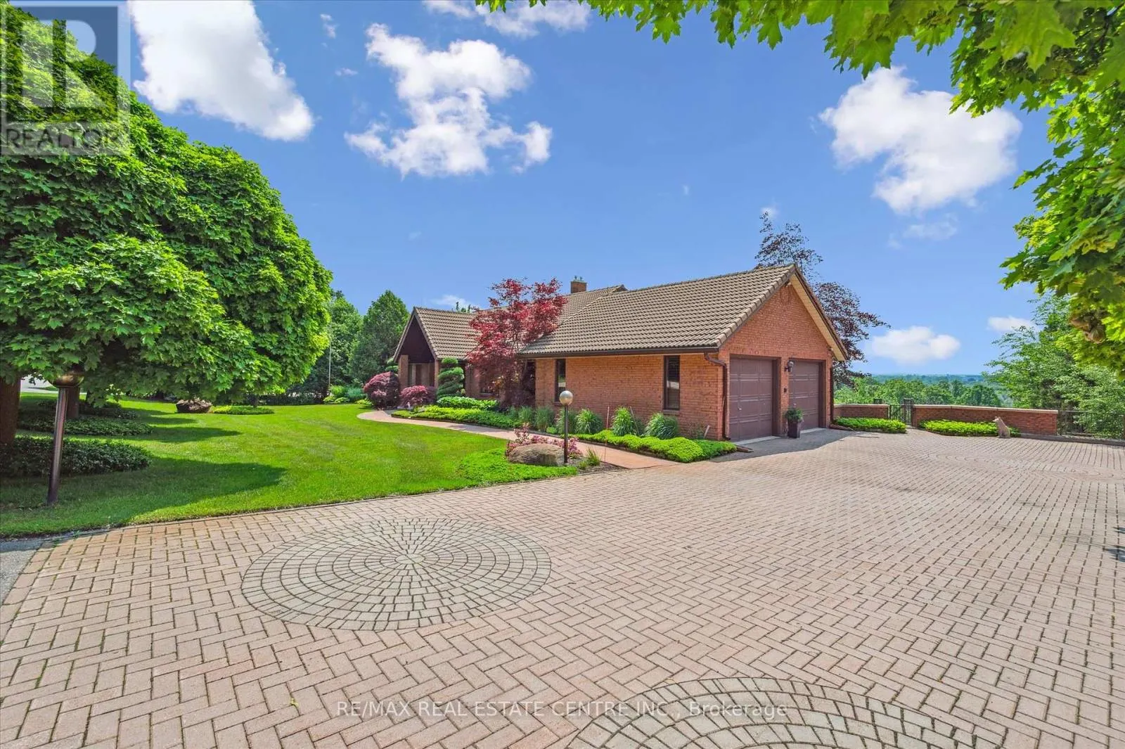 211 EDGEHILL DRIVE
