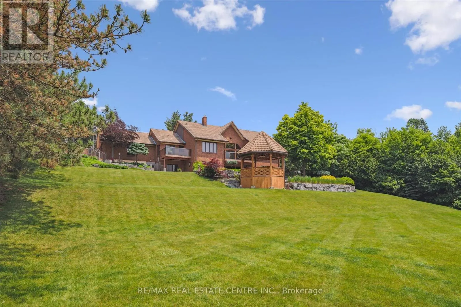 211 EDGEHILL DRIVE
