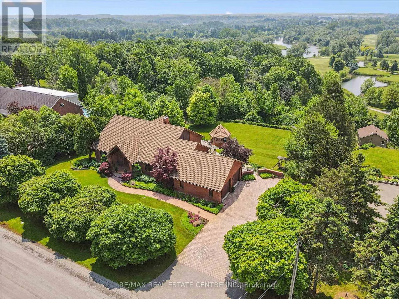 211 EDGEHILL DRIVE