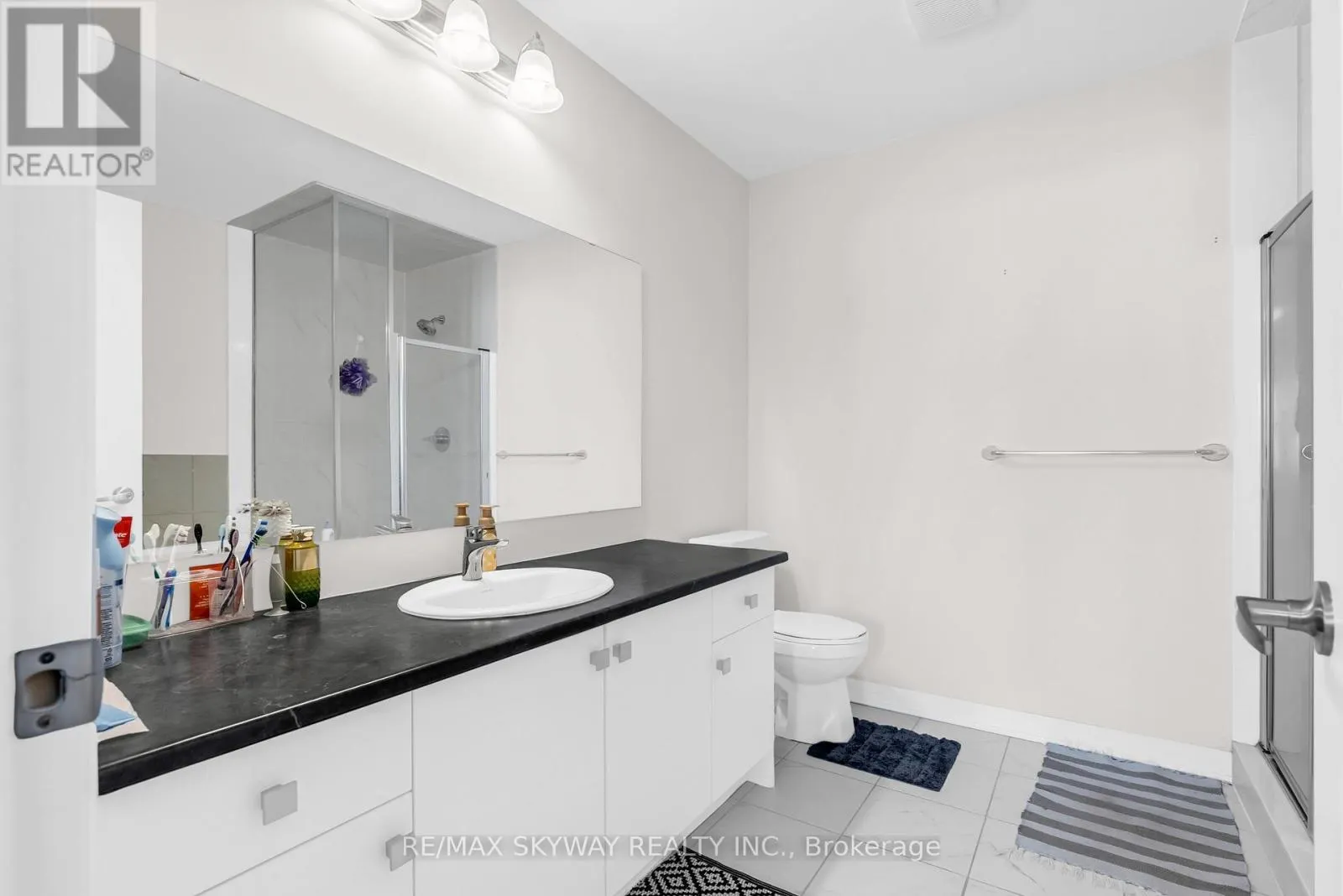 106 - 585 COLBORNE STREET E