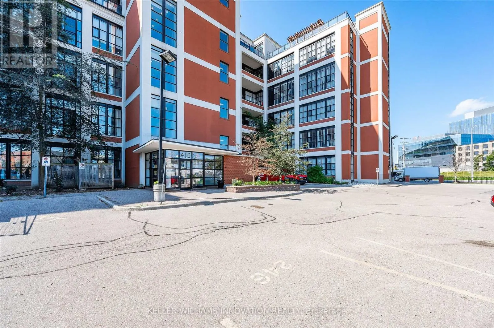 116 - 410 KING STREET W