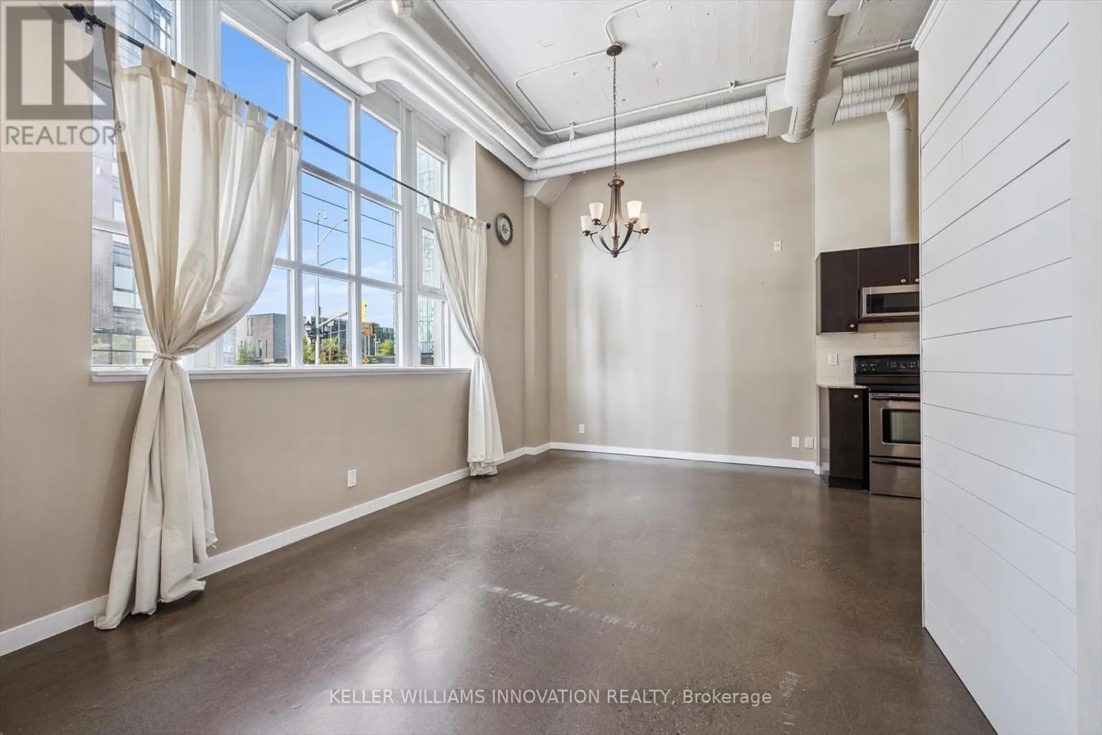 116 - 410 KING STREET W