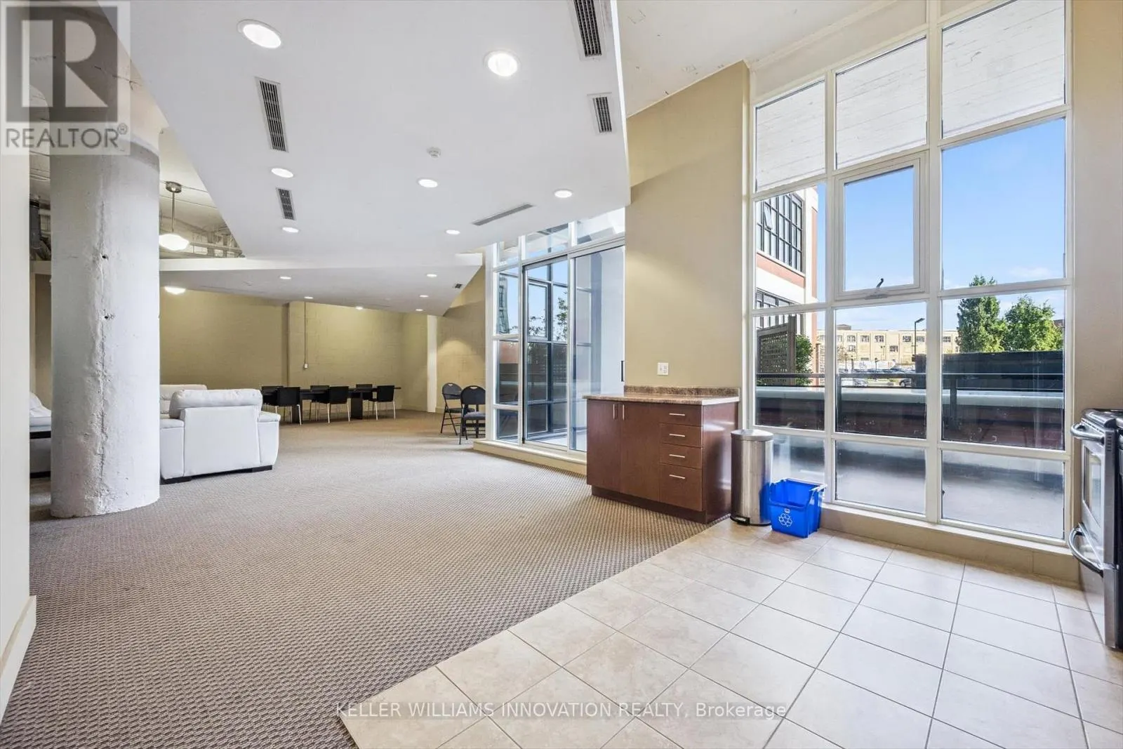 116 - 410 KING STREET W