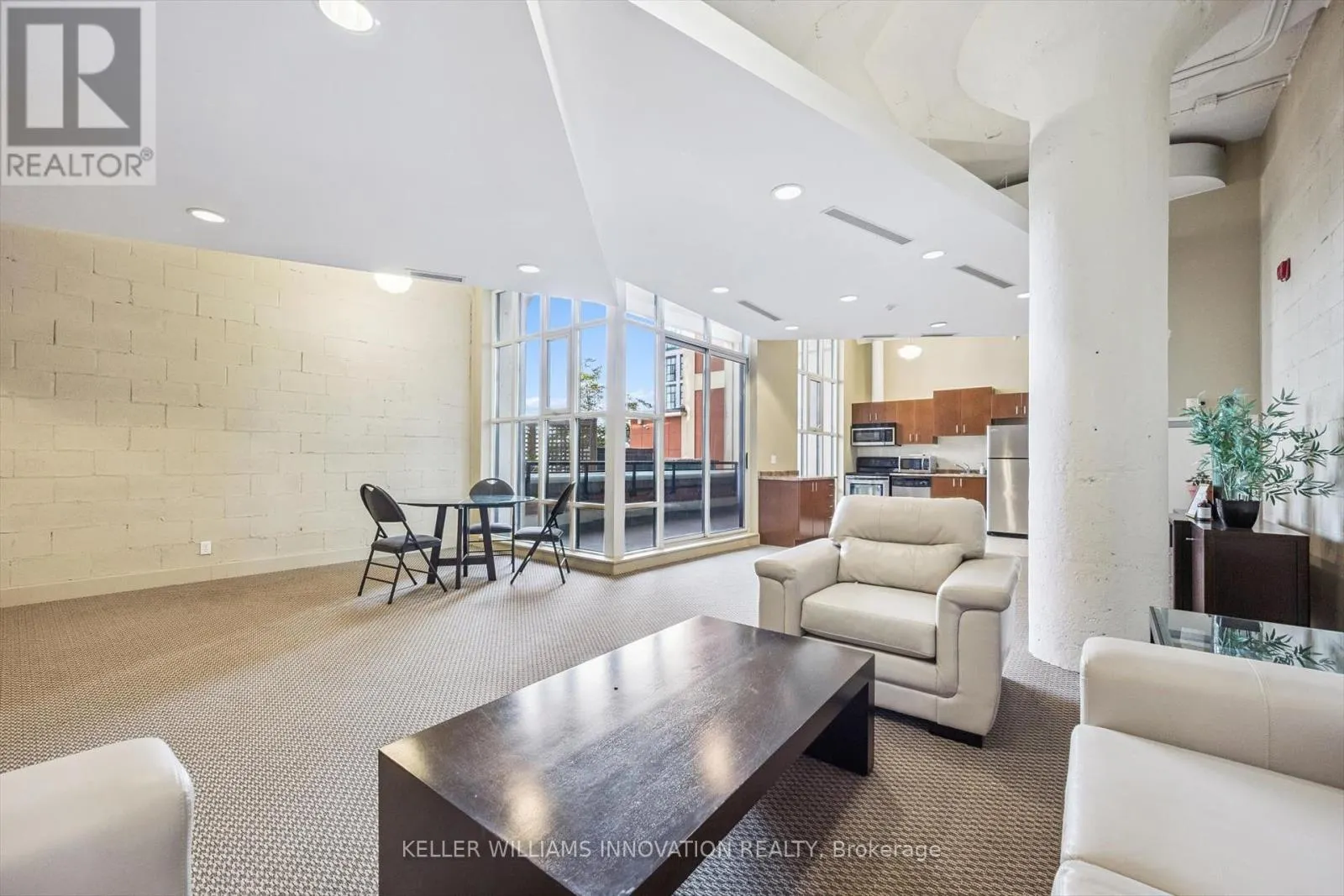 116 - 410 KING STREET W