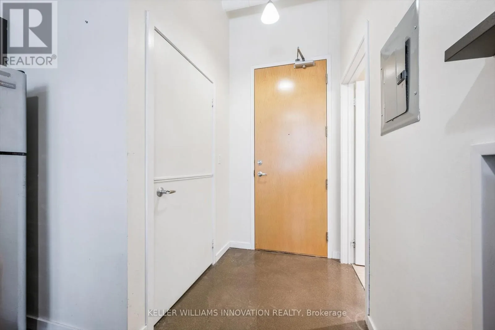 116 - 410 KING STREET W