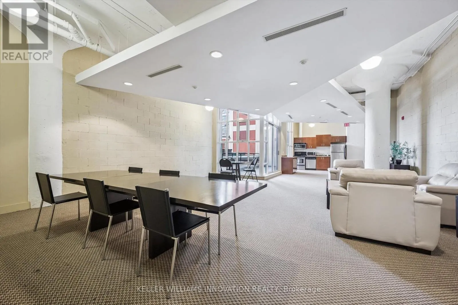 116 - 410 KING STREET W