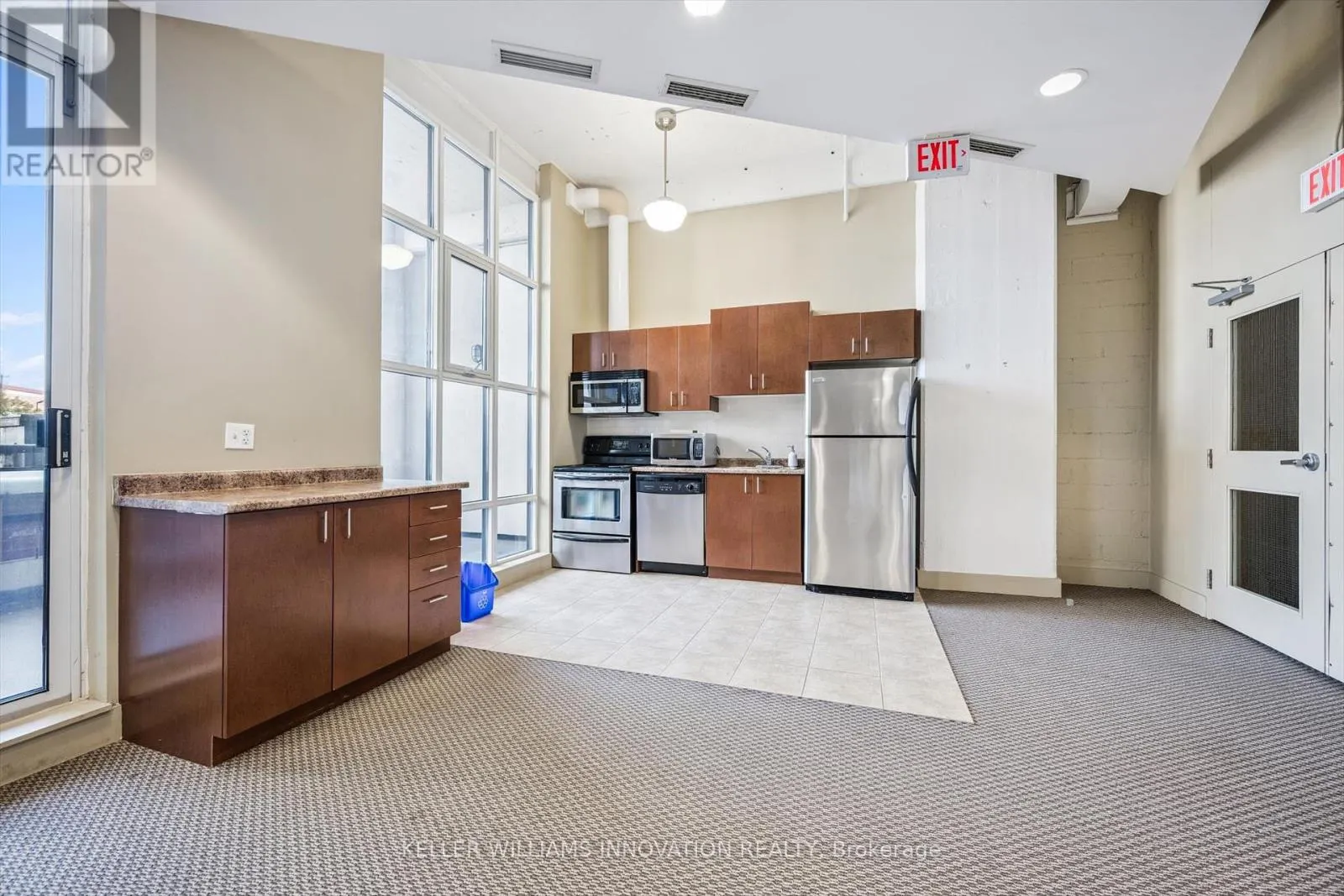 116 - 410 KING STREET W
