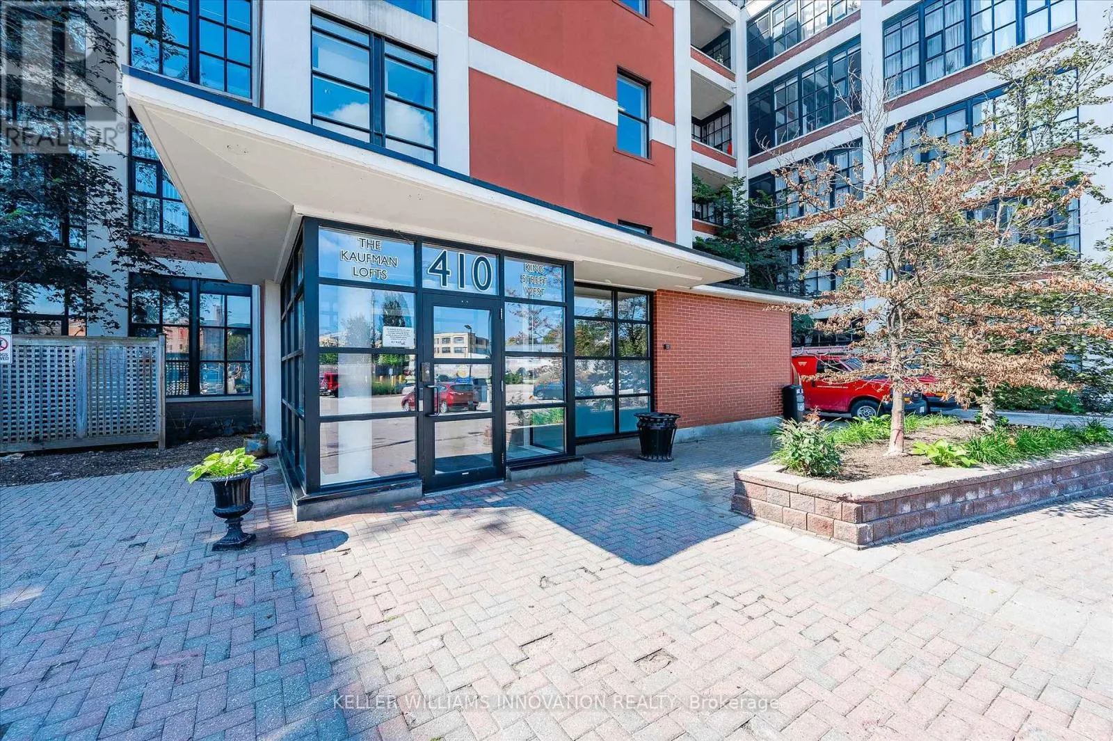 116 - 410 KING STREET W