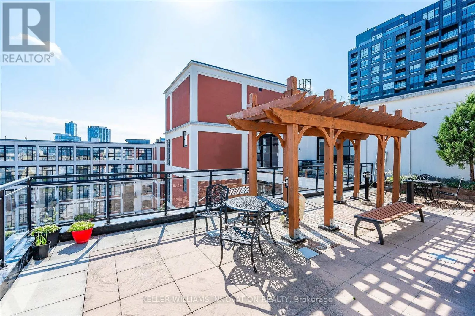 116 - 410 KING STREET W