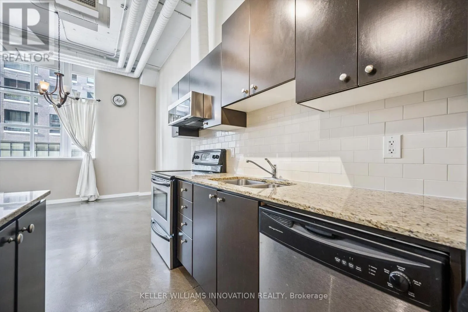 116 - 410 KING STREET W
