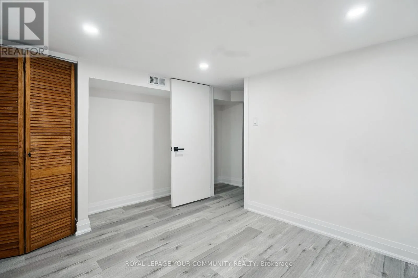 8 MERCHISON AVENUE