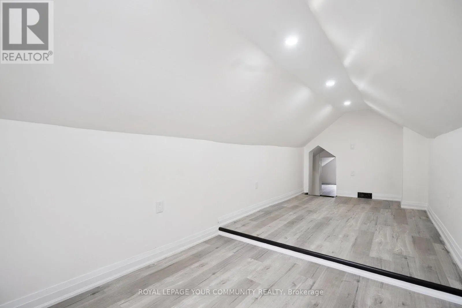 8 MERCHISON AVENUE