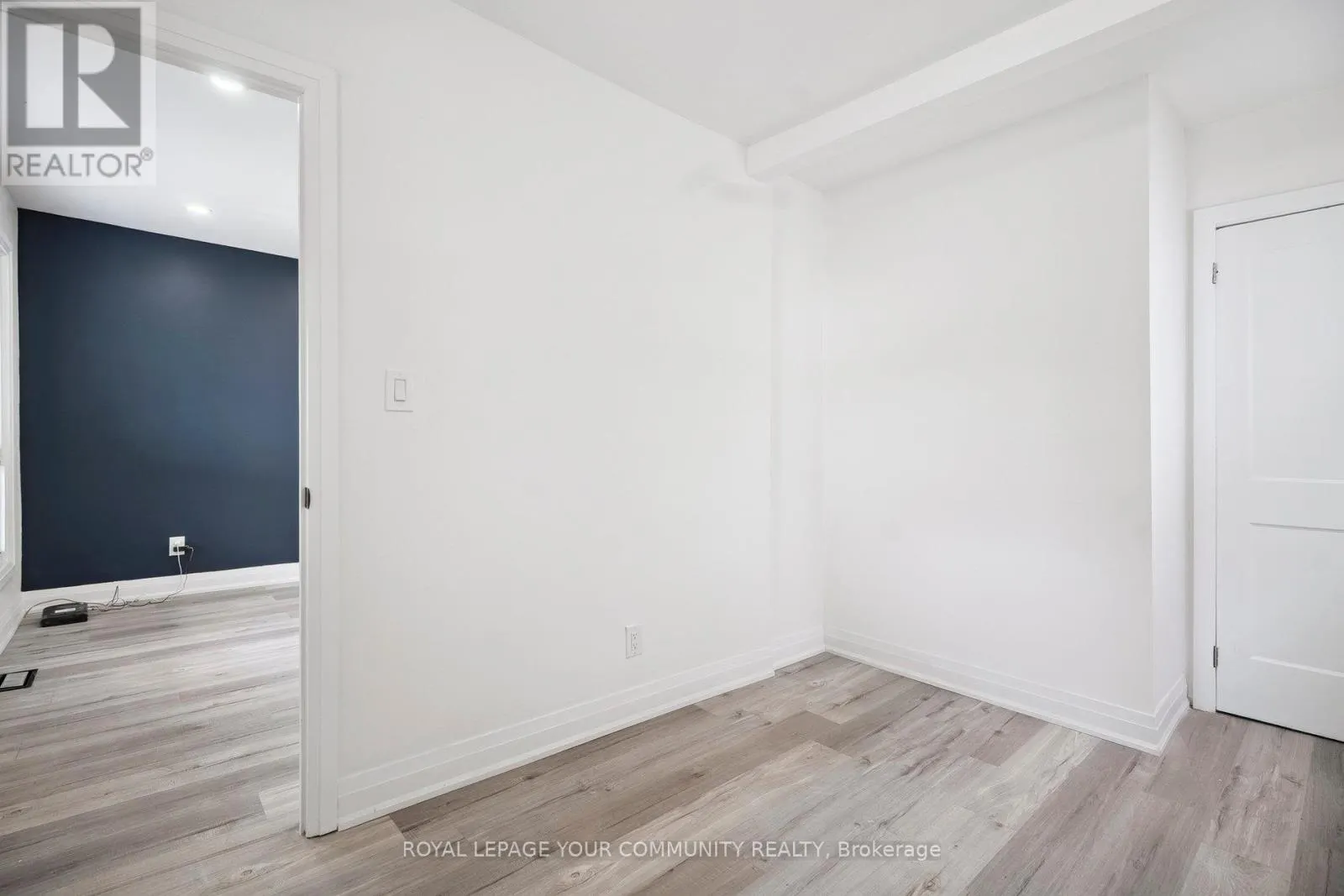8 MERCHISON AVENUE
