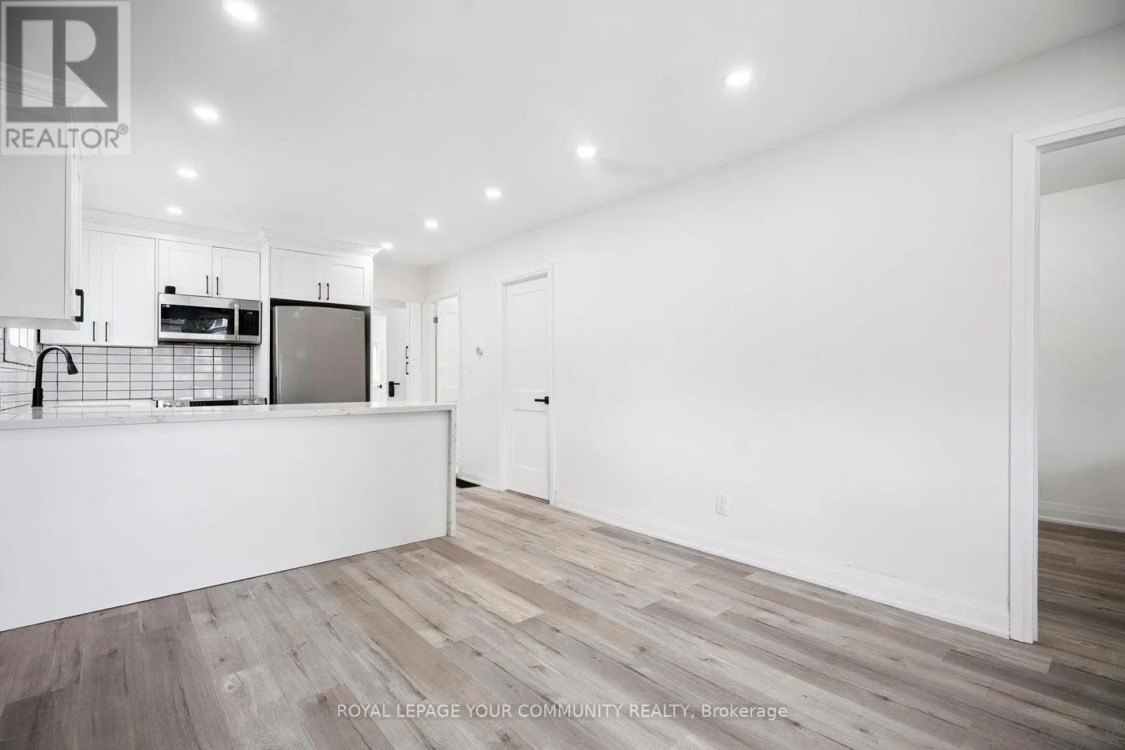 8 MERCHISON AVENUE