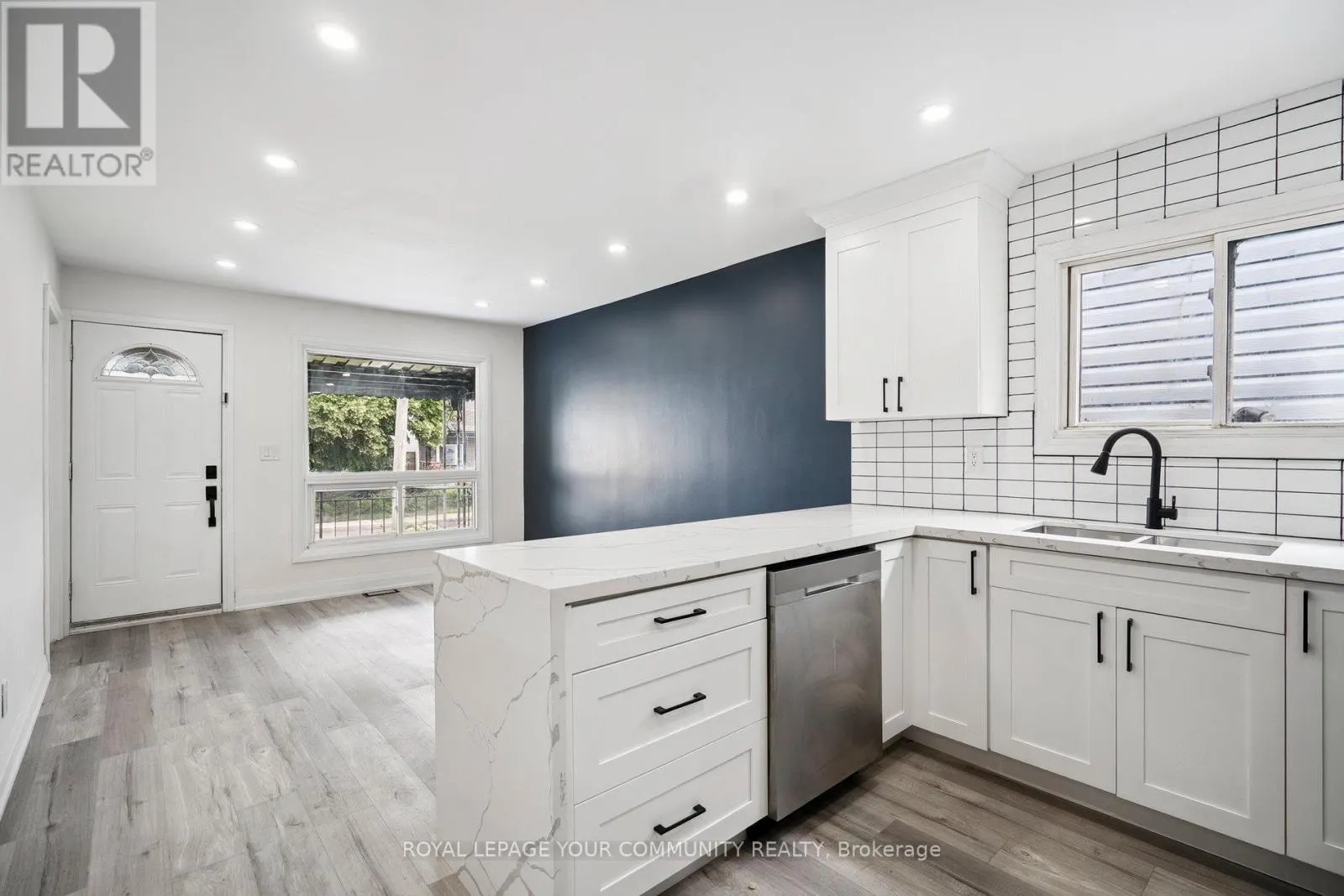 8 MERCHISON AVENUE