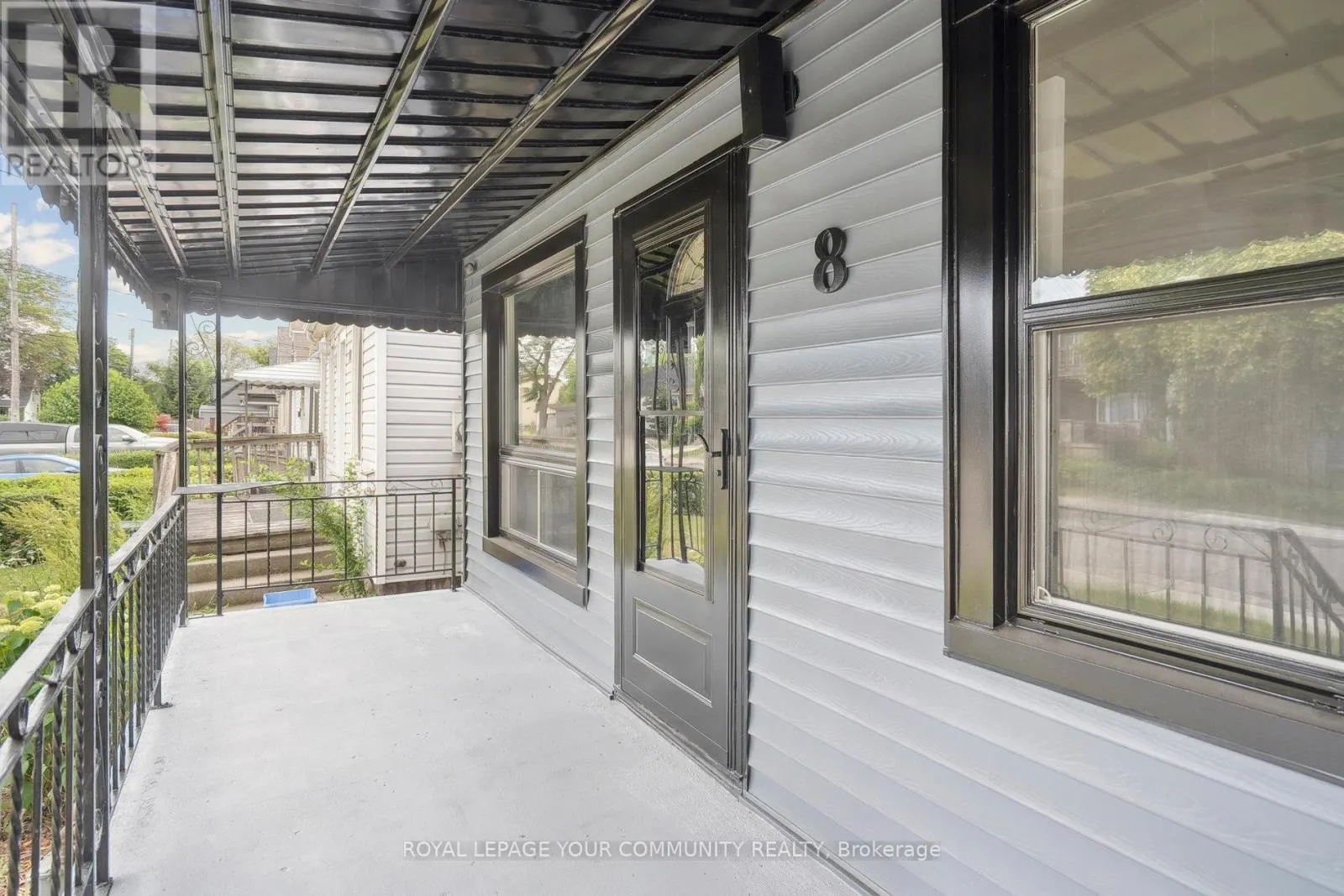 8 MERCHISON AVENUE