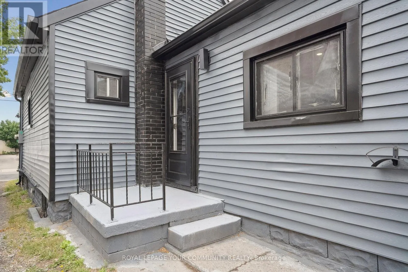 8 MERCHISON AVENUE