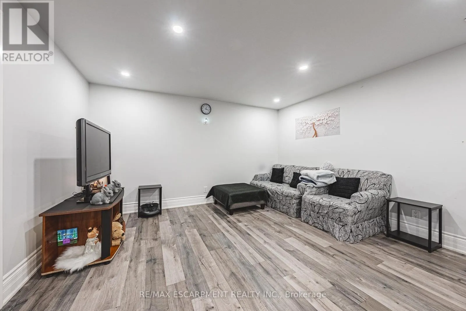 128 MEDICI LANE