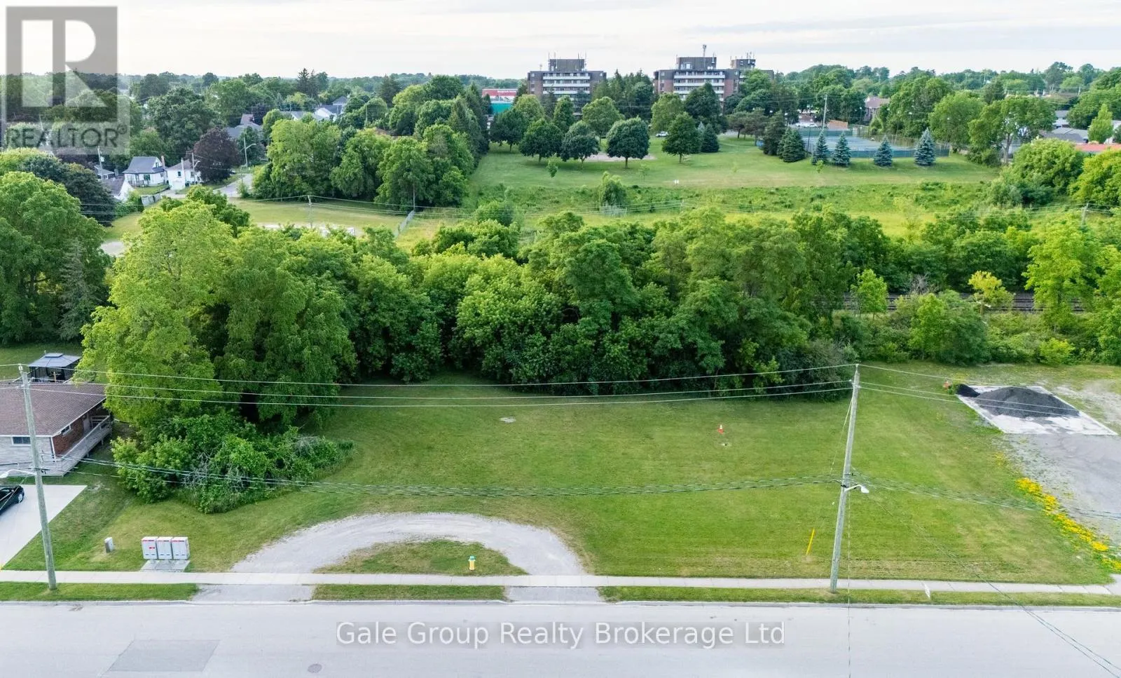 877 DUFFERIN STREET