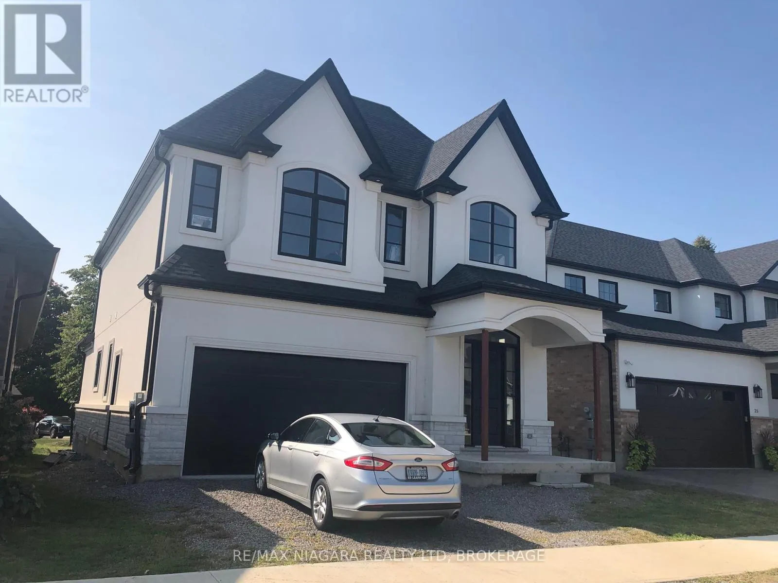 21 IVY CRESCENT