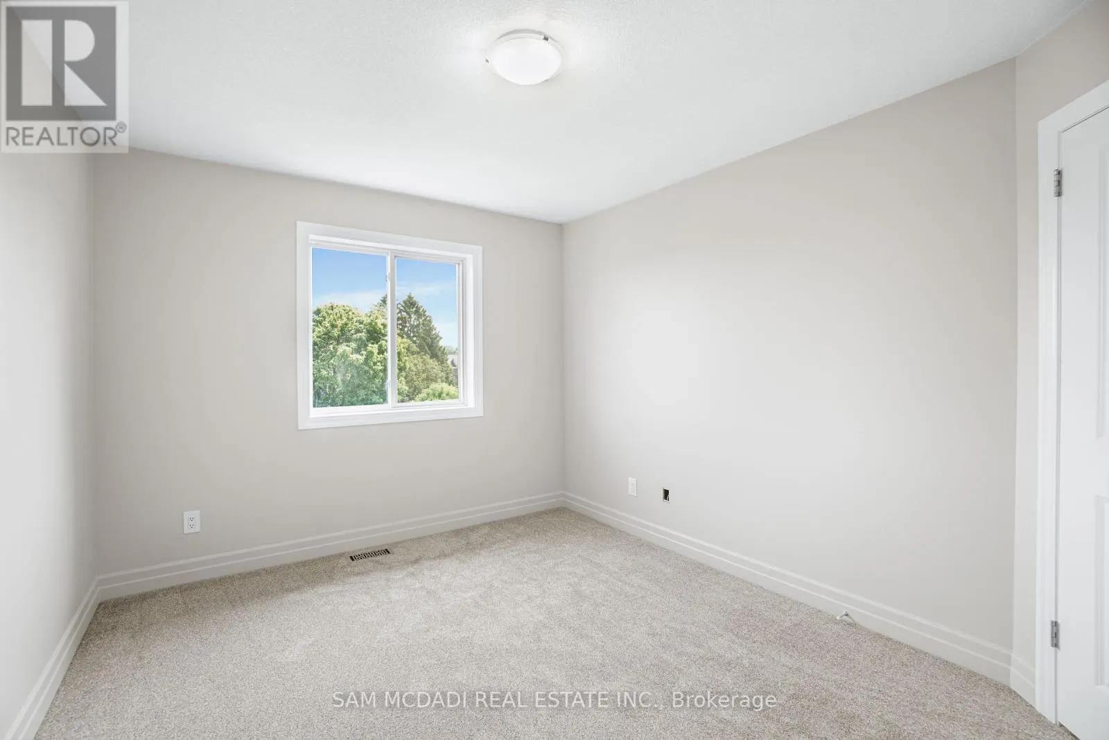 25 - 1023 DEVONSHIRE AVENUE