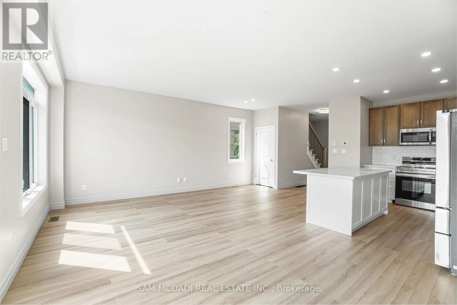25 - 1023 DEVONSHIRE AVENUE