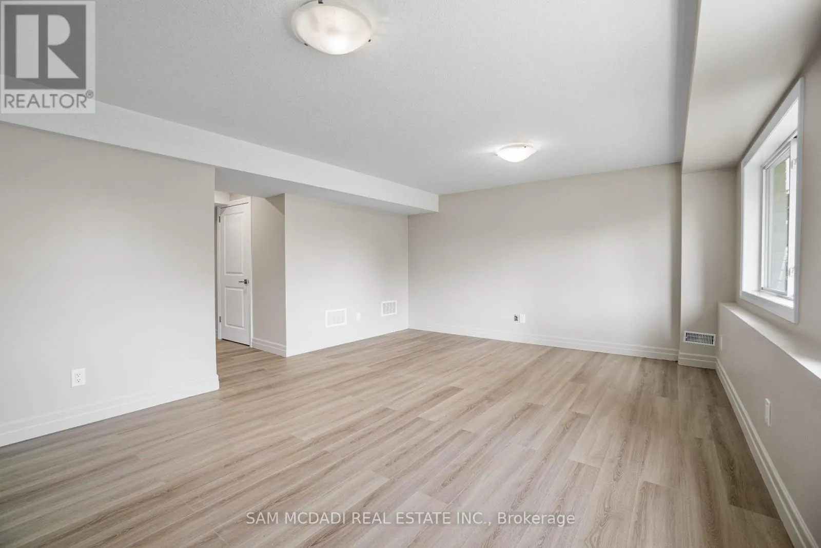 25 - 1023 DEVONSHIRE AVENUE