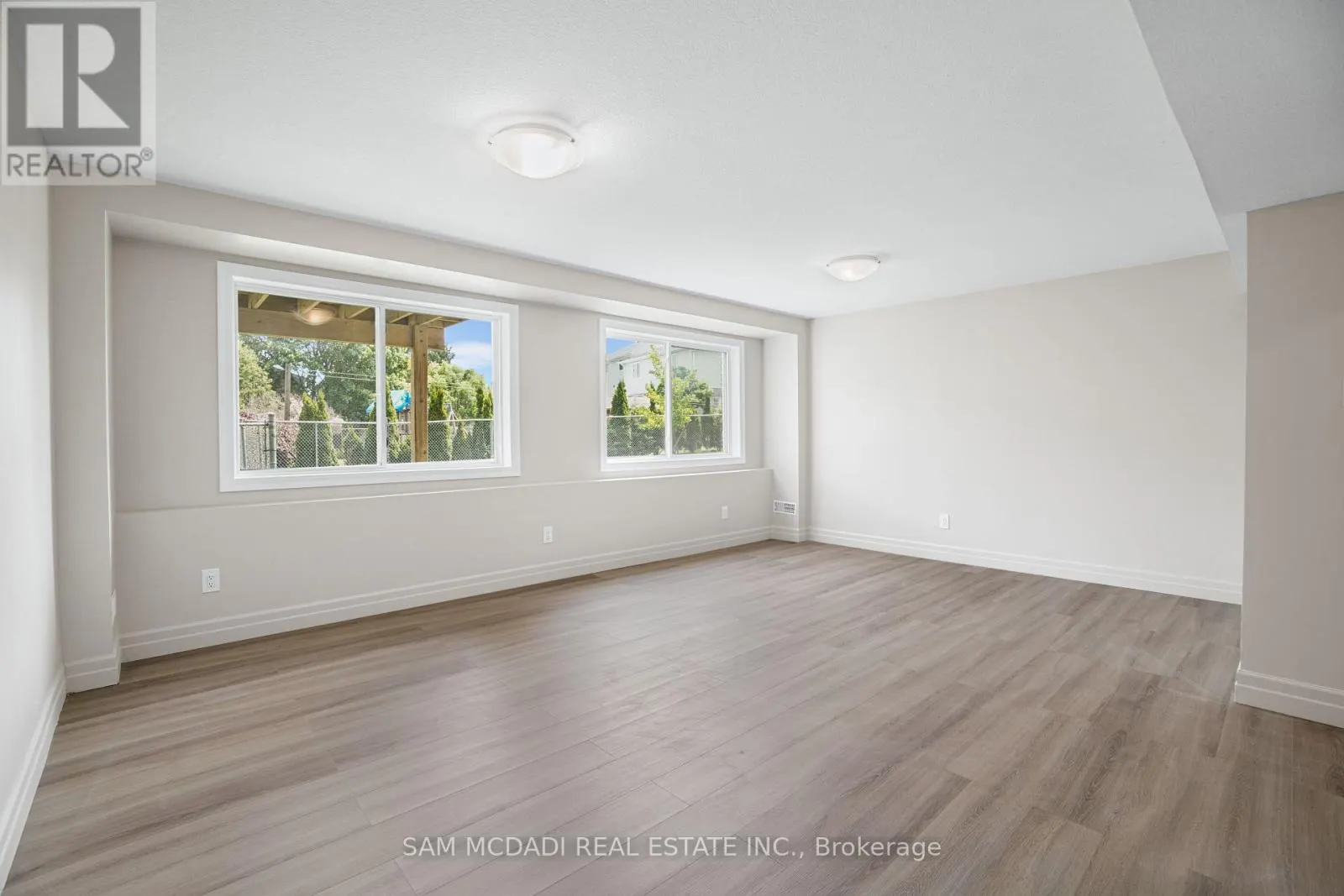 25 - 1023 DEVONSHIRE AVENUE
