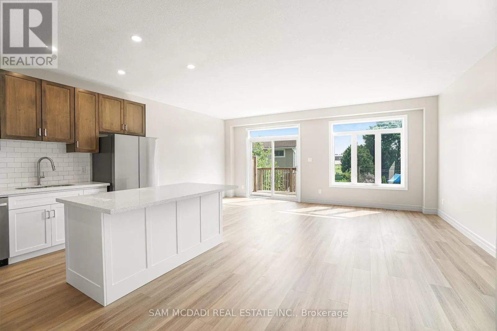 25 - 1023 DEVONSHIRE AVENUE