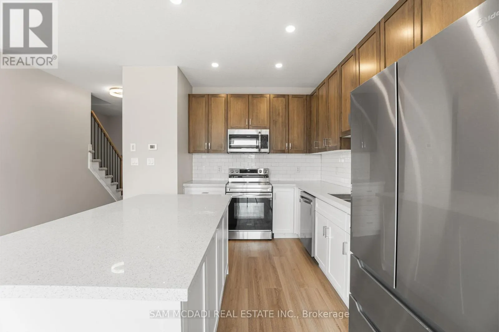 25 - 1023 DEVONSHIRE AVENUE