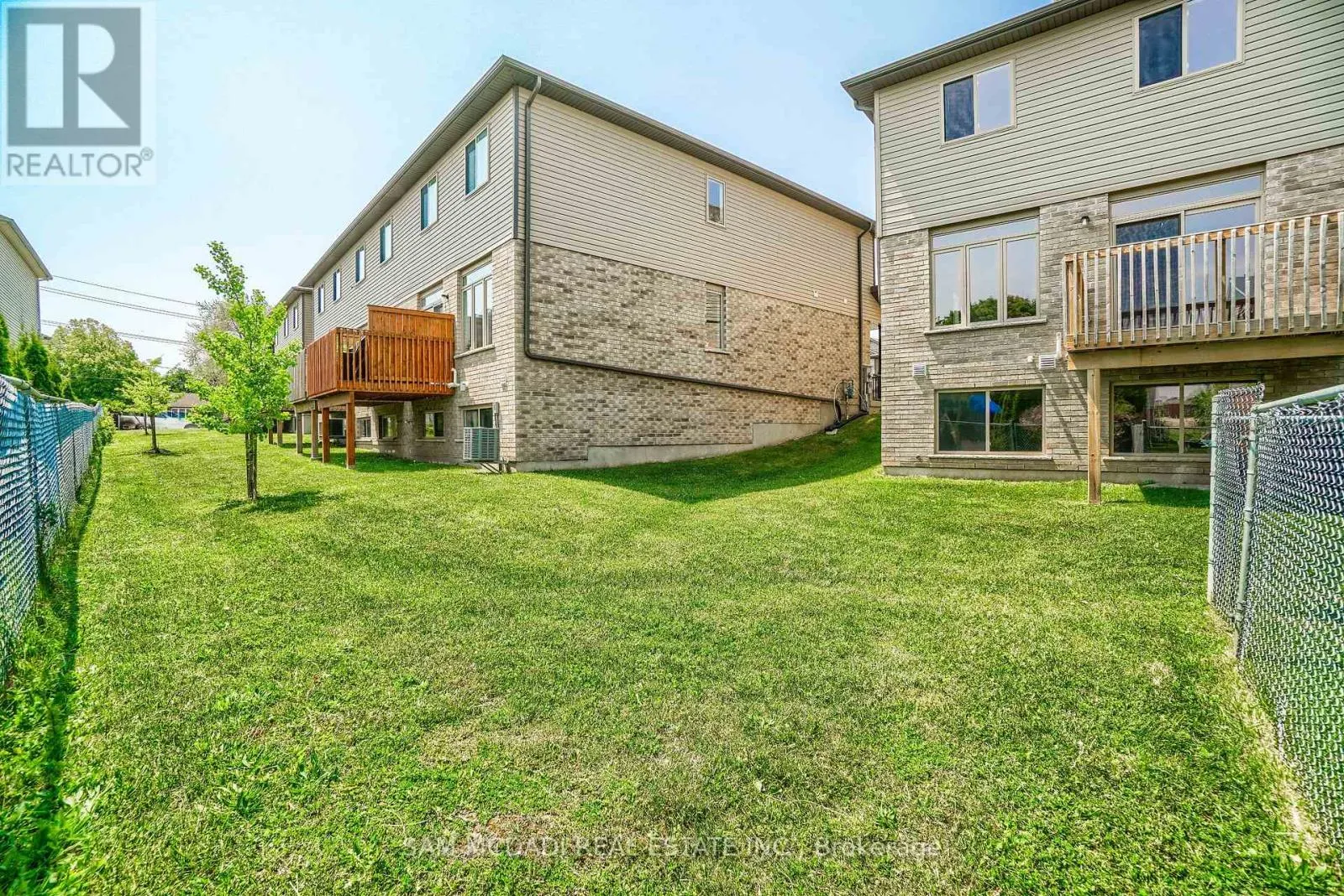 25 - 1023 DEVONSHIRE AVENUE