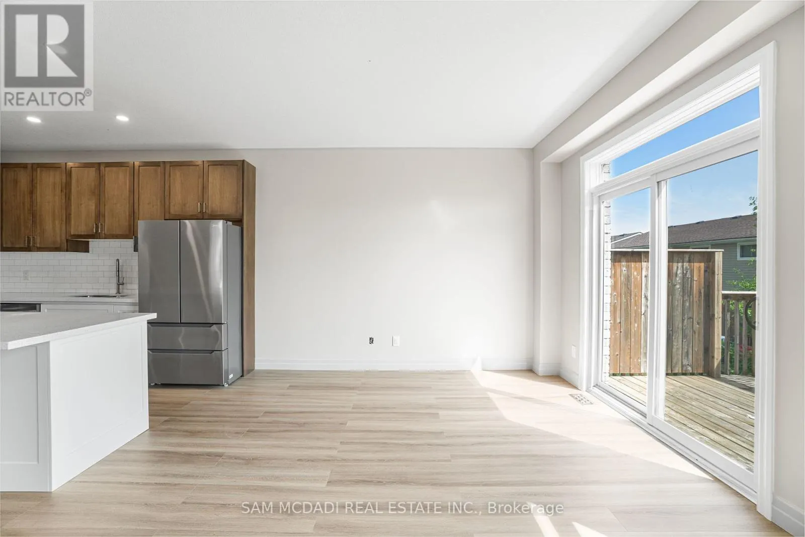 25 - 1023 DEVONSHIRE AVENUE