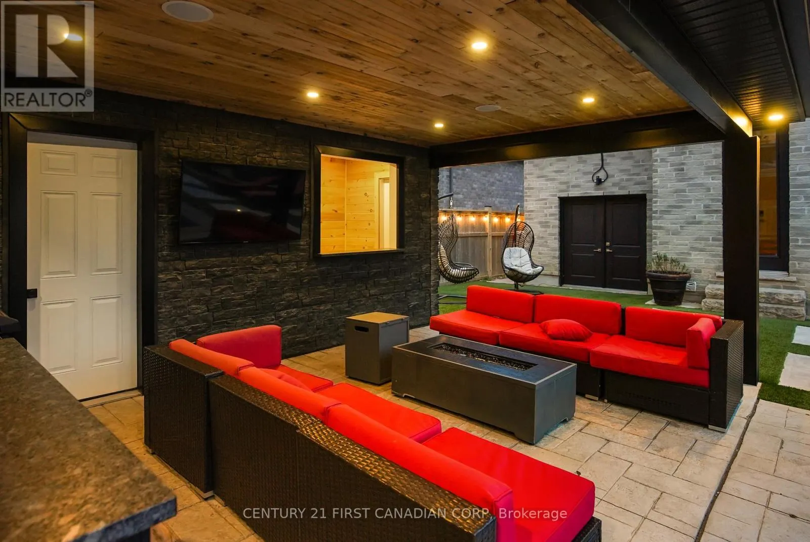 90 PEBBLECREEK WALK W