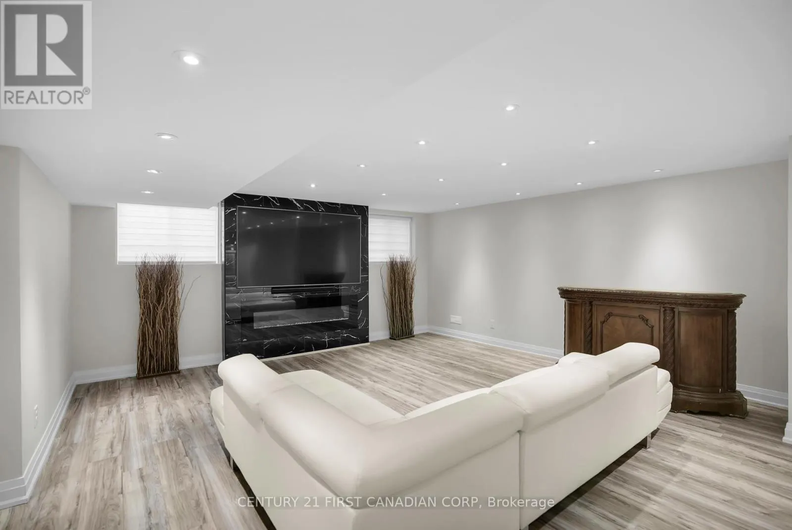 90 PEBBLECREEK WALK W