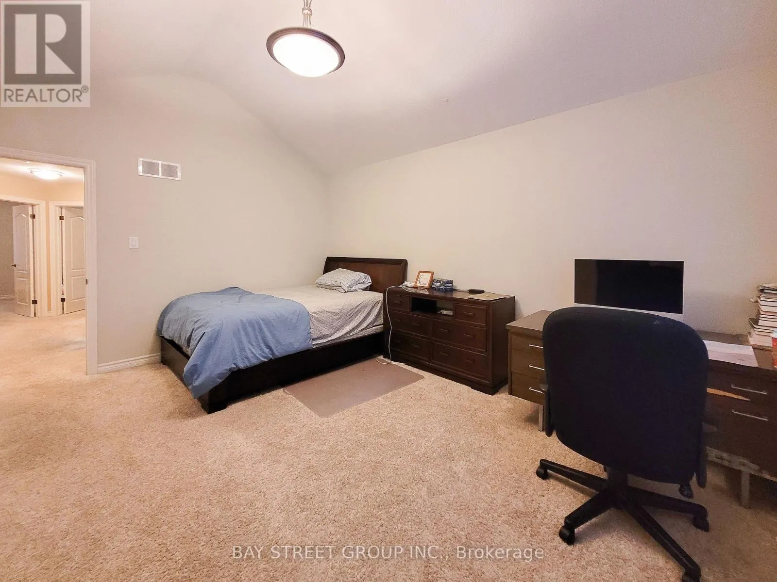 53 - 486 SKYLINE AVENUE