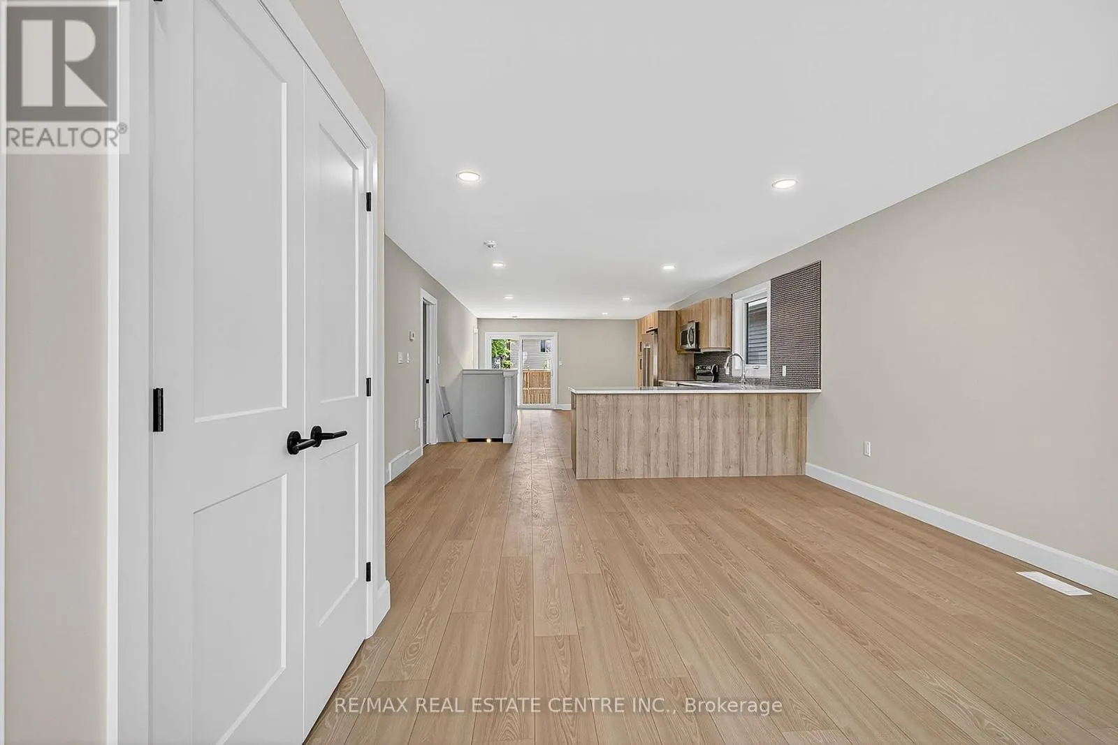 93 MOONSTONE CRESCENT