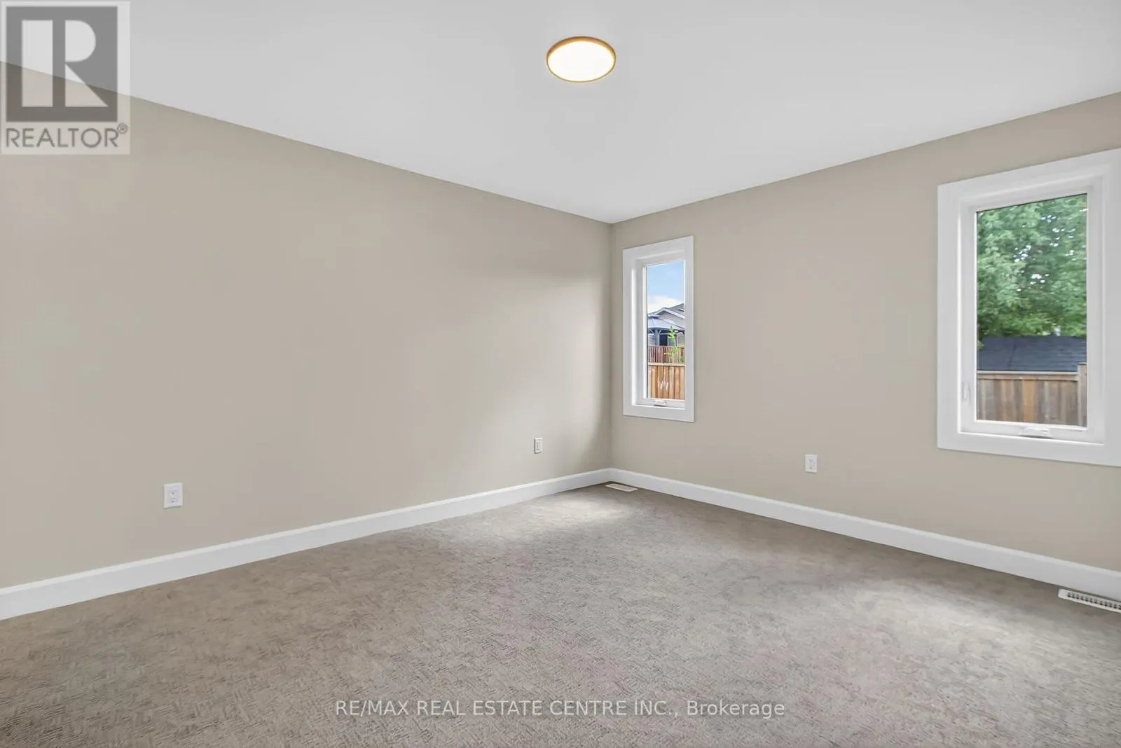93 MOONSTONE CRESCENT