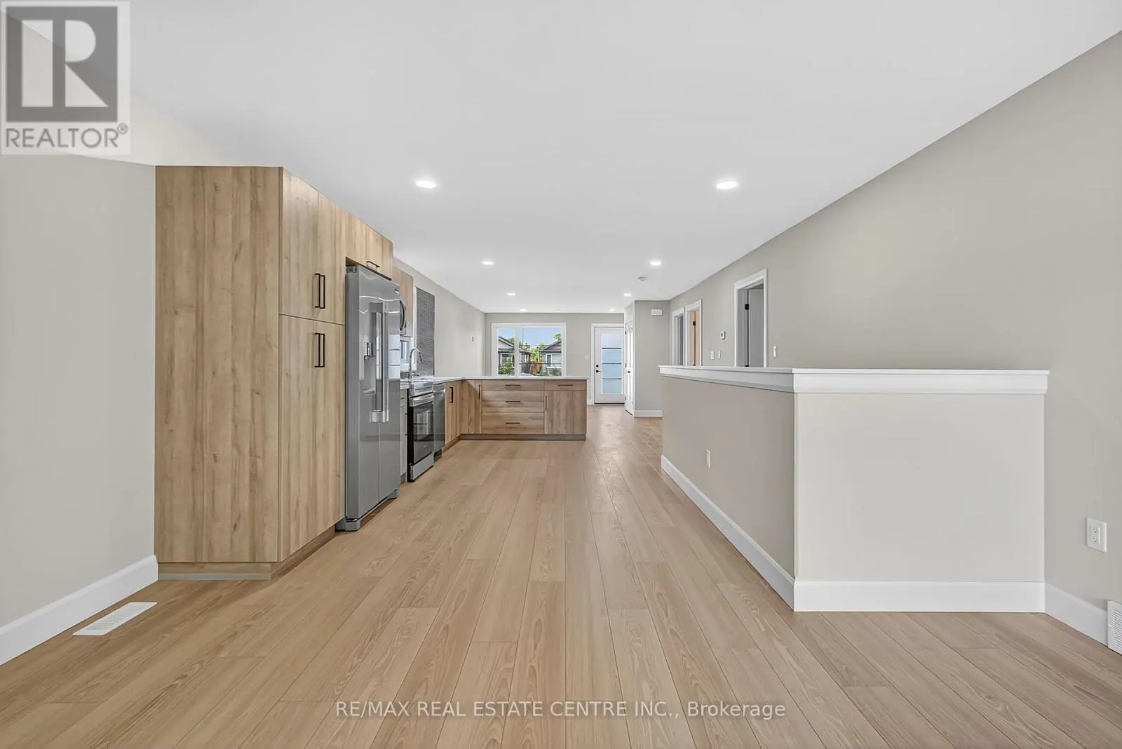 93 MOONSTONE CRESCENT