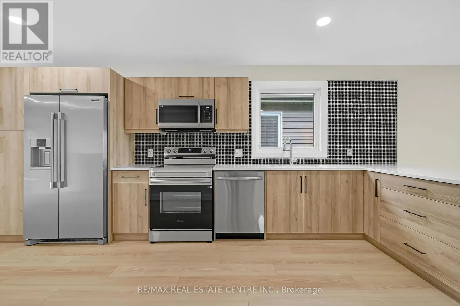 93 MOONSTONE CRESCENT
