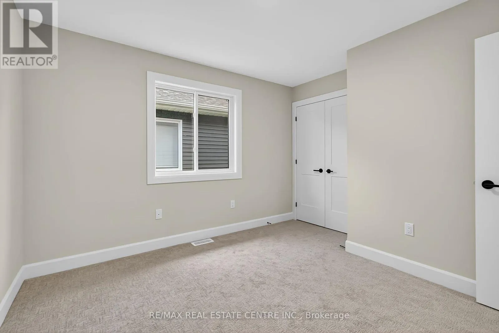 93 MOONSTONE CRESCENT