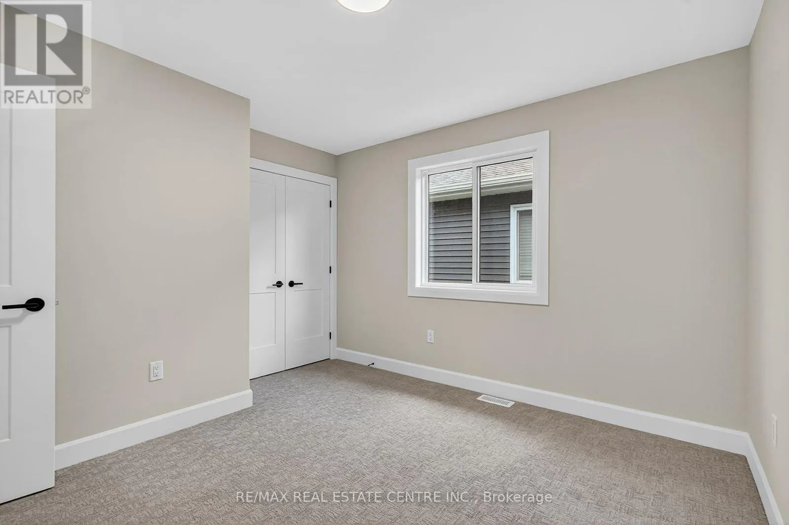 93 MOONSTONE CRESCENT