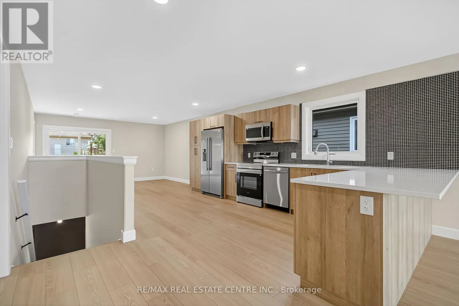 93 MOONSTONE CRESCENT