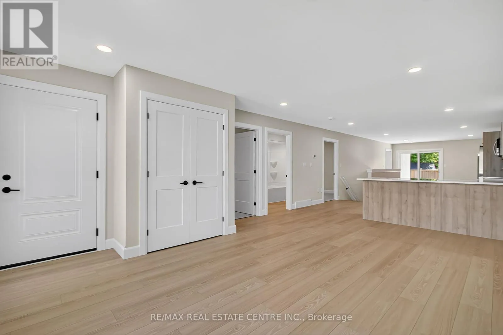 93 MOONSTONE CRESCENT