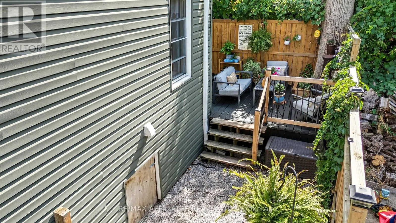 104 BETHUNE STREET