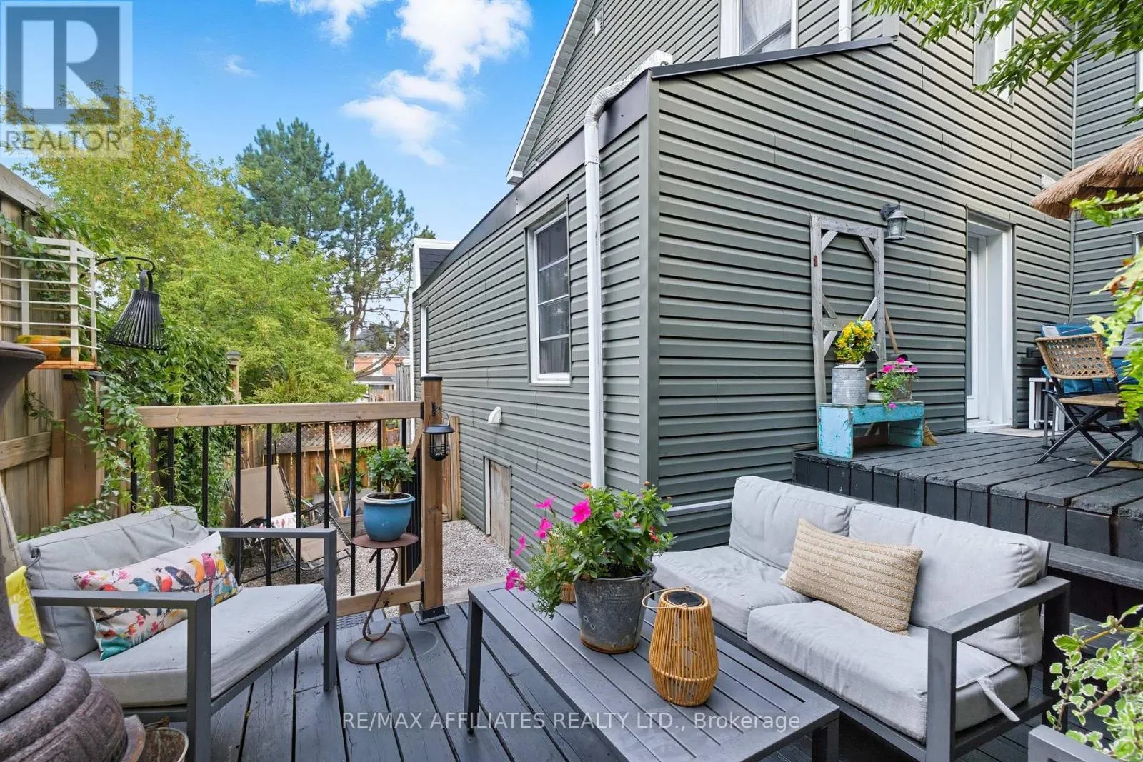 104 BETHUNE STREET