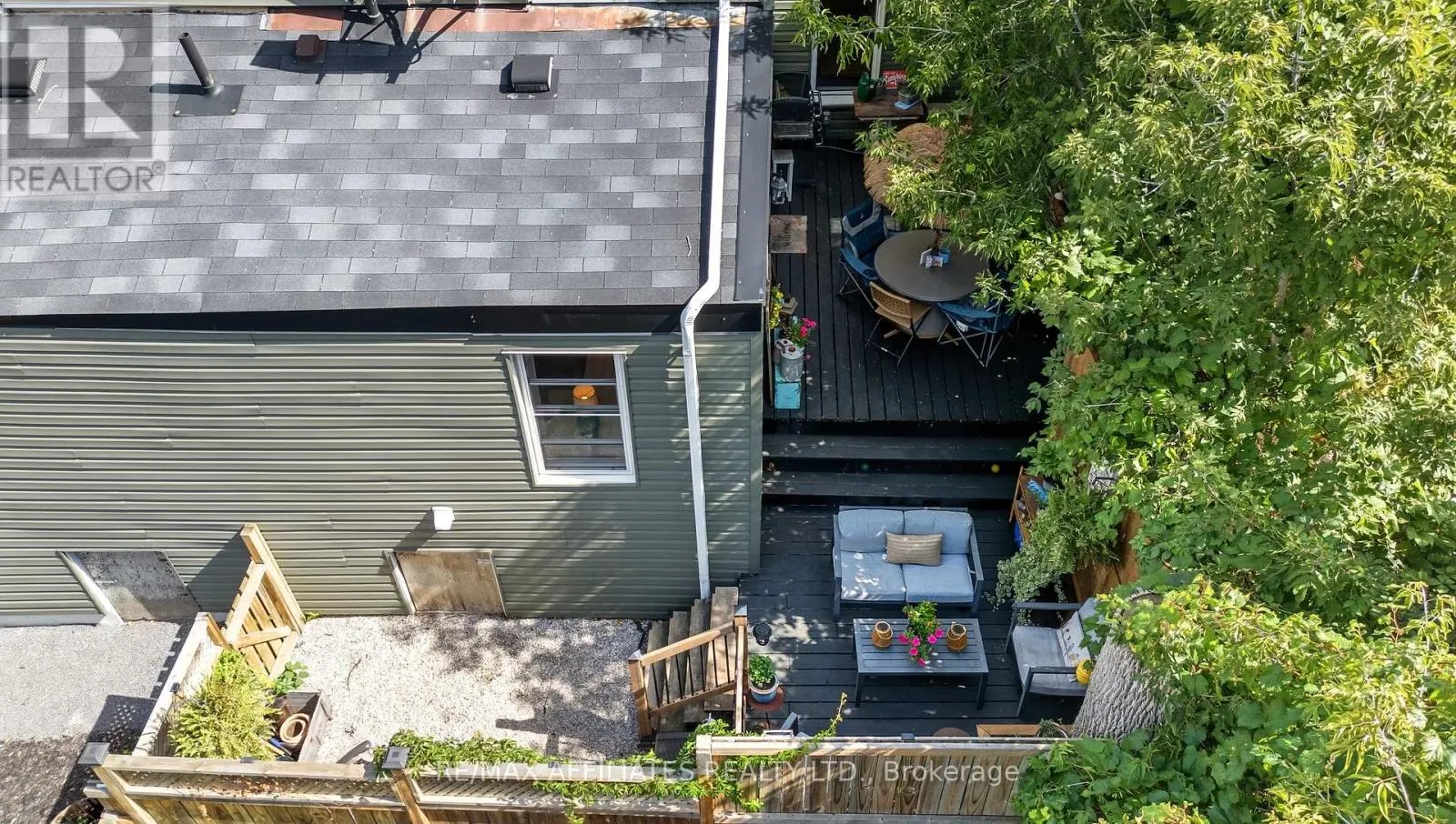 104 BETHUNE STREET