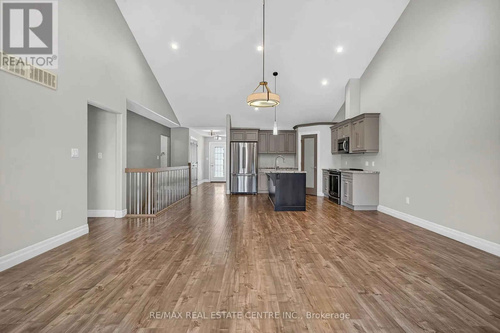 520 MOLINARI CRESCENT