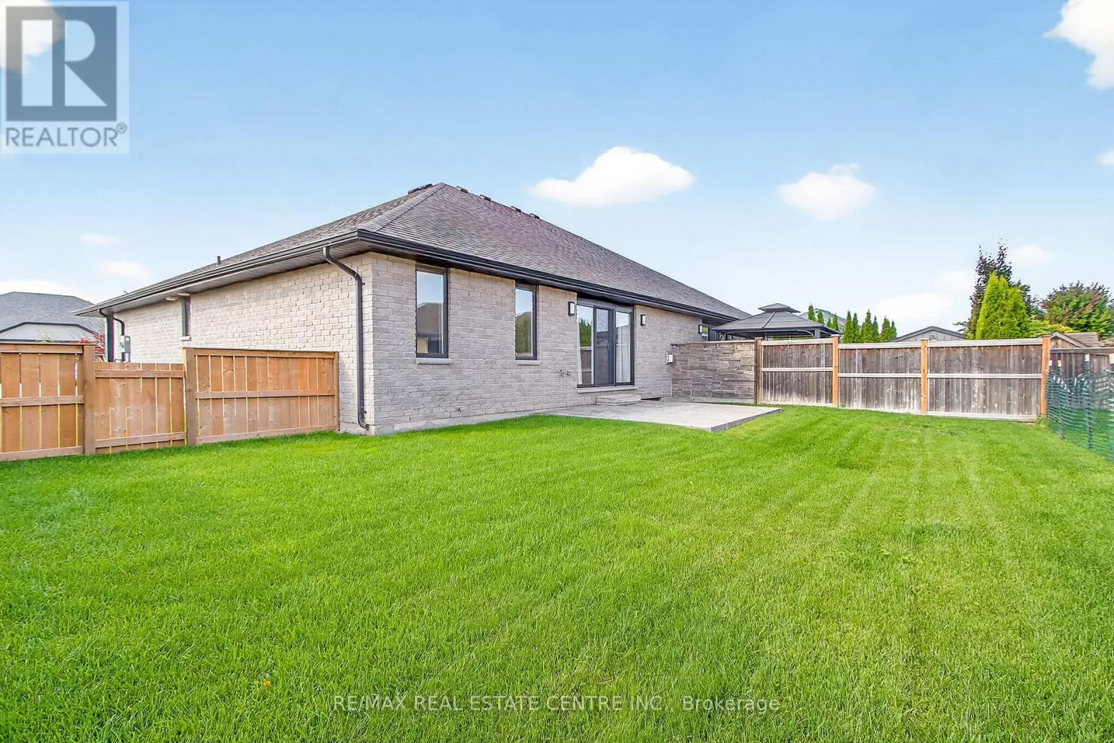 520 MOLINARI CRESCENT